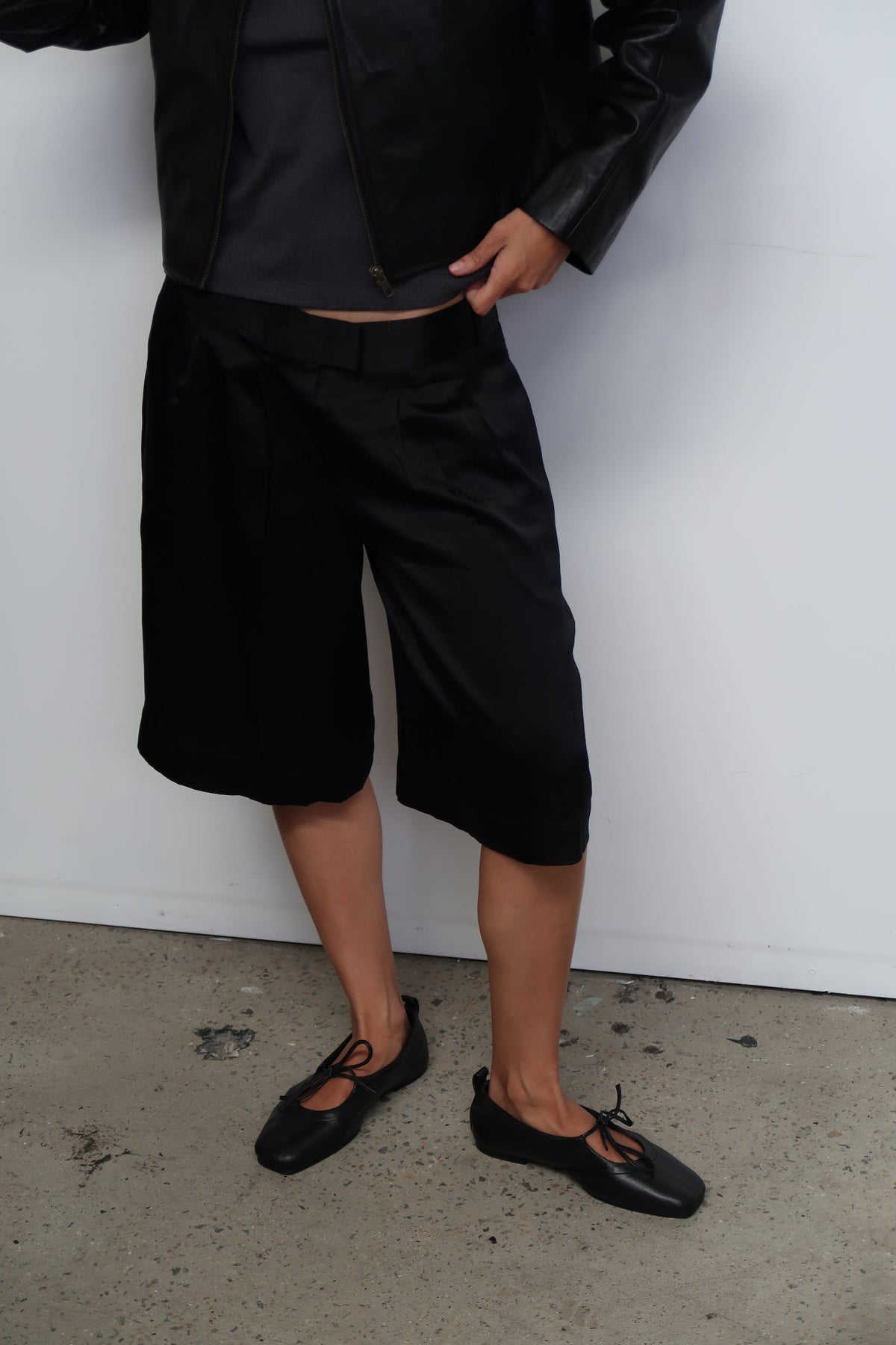 The Adelaide Flat | Black - The Bali Tailor