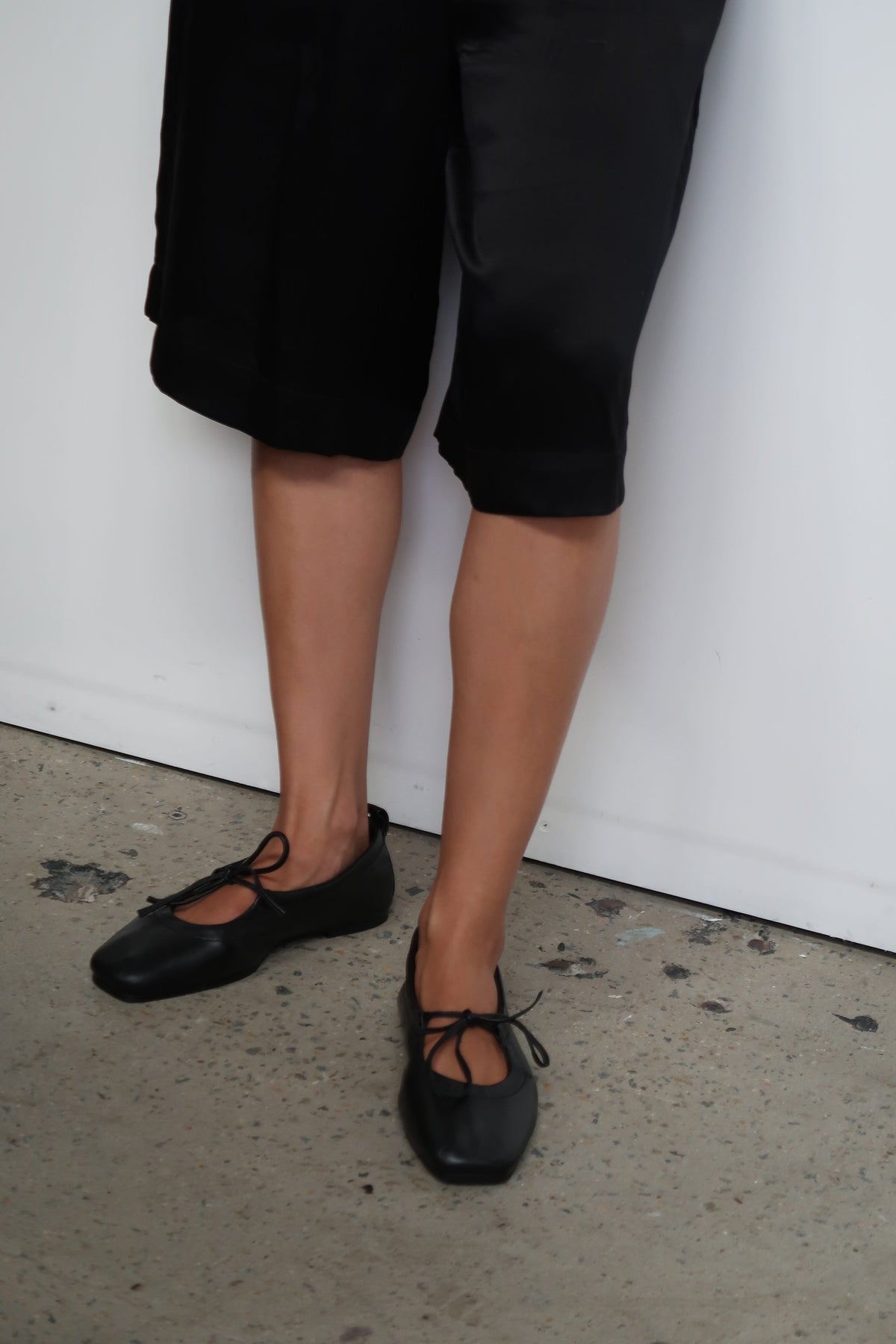 The Adelaide Flat | Black - The Bali Tailor