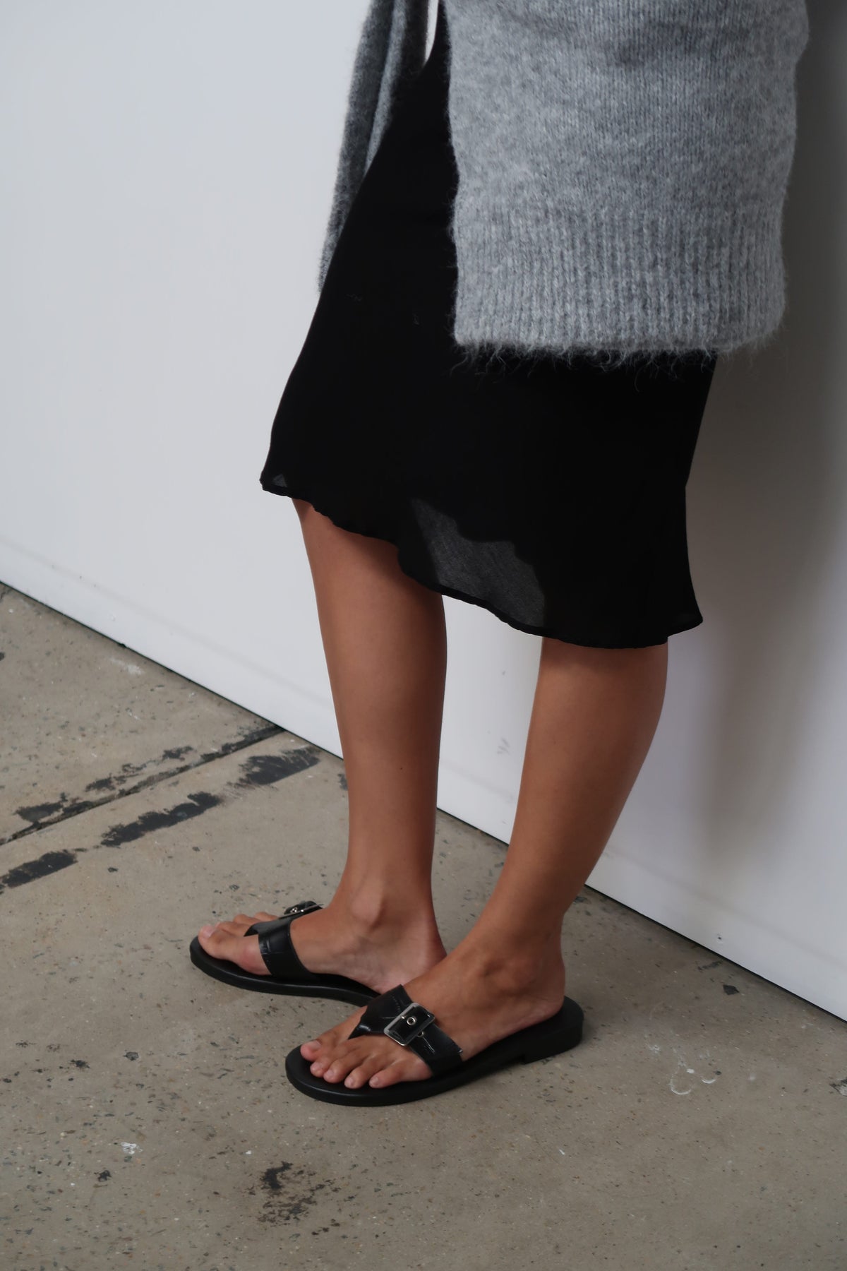The Croc Thong | Black - The Bali Tailor