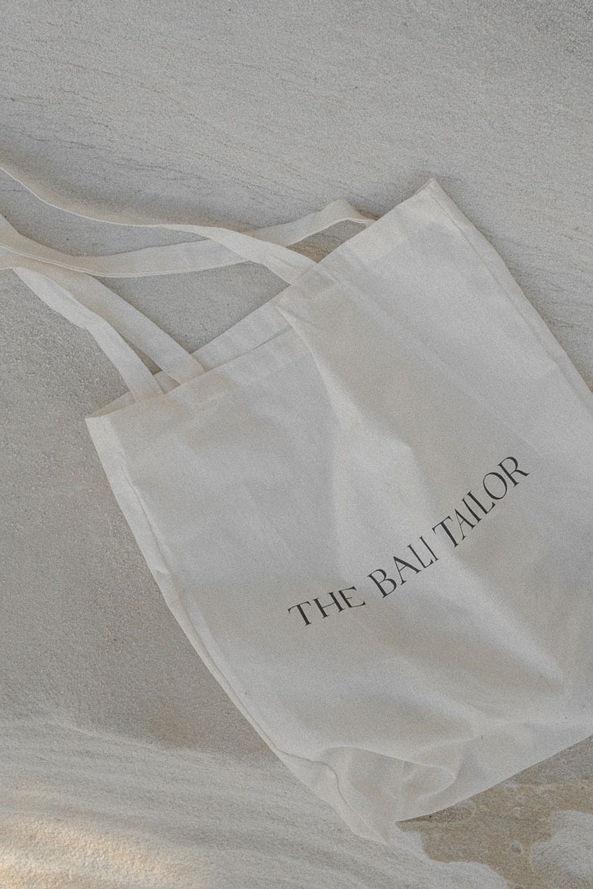 Signature tote outlet bags