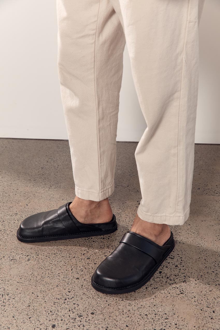 The Men&#39;s Luca Slide | Black | The Bali Tailor | Image 6